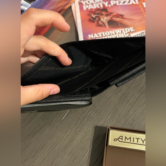 Amity leather coin pocket billfold - Picture 5 of 7